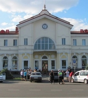 У Херсоні внаслідок обстрілу пошкоджено вокзал