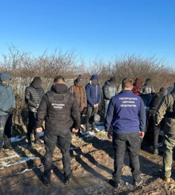 «Вояж» в Венгрию за $5000: в Закарпатье задержали группу уклонян, фото и видео