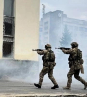 Диверсанти захопили мерію: у Вараші силовики гартували бойові навички. ВІДЕО, ФОТО