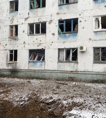 россия утром обстреляла Никополь: есть погибшая и раненая, повреждены четыре многоэтажки — ОВА