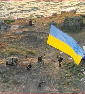 Россия &quot;намекает&quot;: в ОК &quot;Юг&quot; объяснили, зачем оккупанты сбросили авиабомбы на остров Змеиный