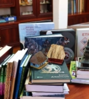 Ужгородський музей долучився до благодійної акції «Збір книг для військових»