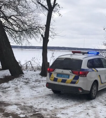 В Днепропетровской области 30 рыбаков оказались на льдине, которую оторвало от берега