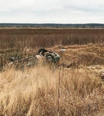 У Луцькому районі перекинулась та задимілась автівка, у салоні затисло людину