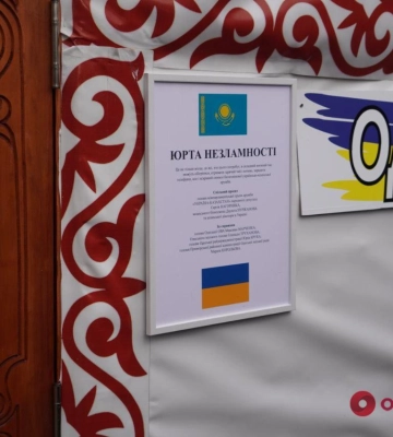 С пловом, чаем и пирожками: в Одессе установили «Юрту Несломленности»