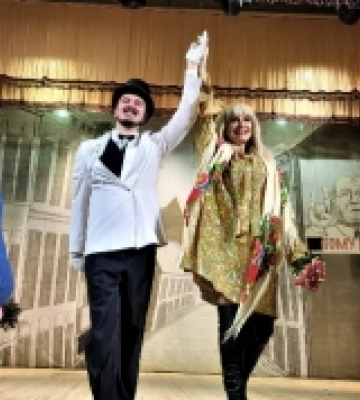 У Ковелі показали виставу «За двома зайцями» за участі Ольги Сумської