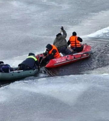 На Дніпропетровщині бійці ДСНС врятували 41 рибалку, що дрейфували на кризі