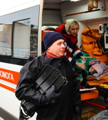 На Оболоні в Києві перехожі врятували дитину, яка провалилась під лід