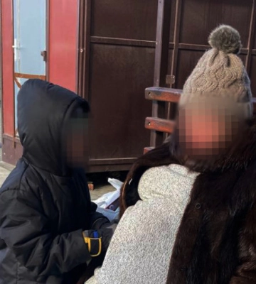 У ЗапоріжжІ п&#039;яні мати з батьком забули дитину на зупинці