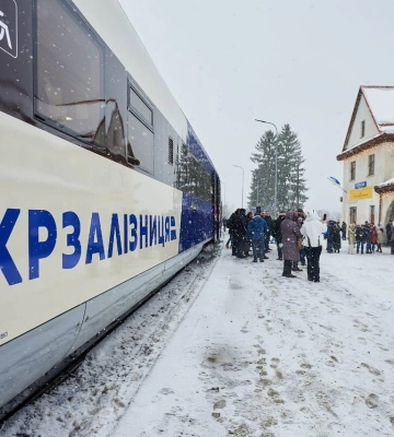 Враг обстрелял железную дорогу в Херсонской области: поезд между Киевом и Херсоном изменит маршрут