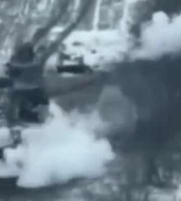 Бронегрупа окупантів &quot;самоліквідувалася&quot; на мінному полі поблизу Вугледару. ВIДЕО безпілотника