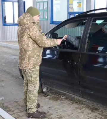 На кордоні з Польщею запустили пункт пропуску для порожніх вантажівок