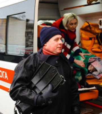 На столичній Оболоні перехожі врятували хлопчика з крижаної пастки в озері