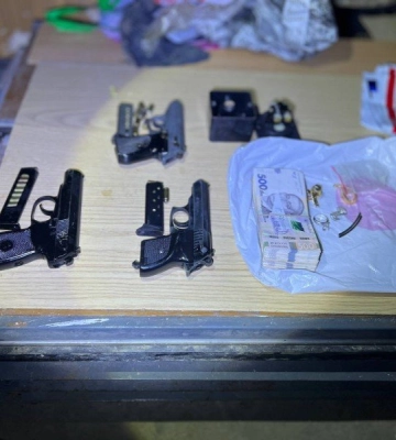 Зв&#039;язали і погрожували пістолетом: в Одесі затримали розбійників, які пограбували подружжя на суму більше 4 млн гривень