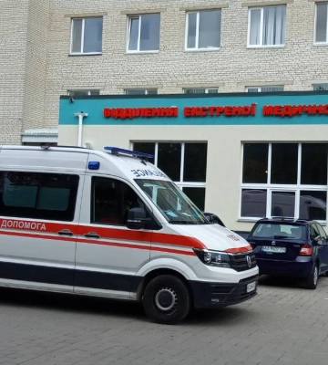 На Волині жінка просто у кареті швидкої народила хлопчика