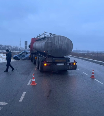 Поліція Харкова шукає свідків ДТП, в якій постраждали водій та пасажирка ВАЗ 