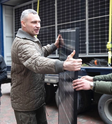 Київ отримав сонячні електростанції за €250 тисяч від французьких партнерів