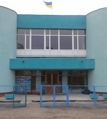 Щоб не обвалився дах: у басейні Рівненської СДЮСШОР №2 відремонтують покрівлю (ВІДЕО)