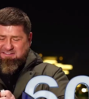"Дойдем до Киева": Кадыров показал Скабеевой "пистолет для Зеленского" (видео)