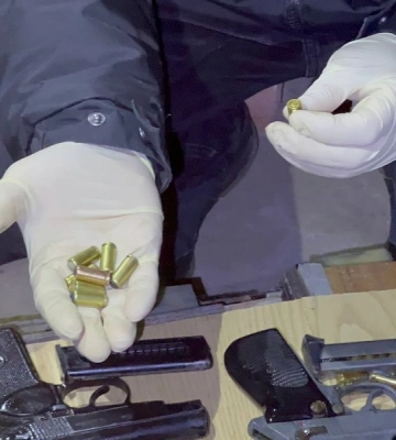 Зв&#039;язали і погрожували пістолетом: в Одесі затримали розбійників, які пограбували подружжя на суму більше 4 млн гривень