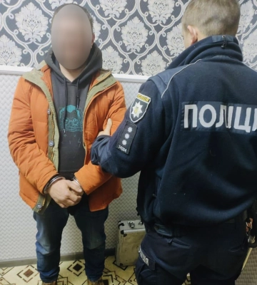 На вокзалі в Одесі до поліцейських підійшов п’яний чоловік та зізнався у вбивстві дружини