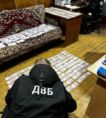 Чоловіка затримали за спробу підкупу старшого слідчого поліції Вінниччини