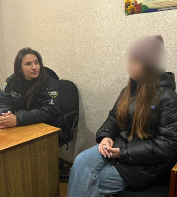 Вийшла погодувати собаку і зникла: поліцейські розшукали неповнолітню дівчину