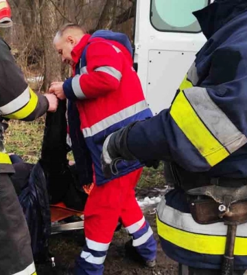 На очах у дітей: чоловік потонув рятуючи свою дружину, яка провалилась під кригу (ФОТО)