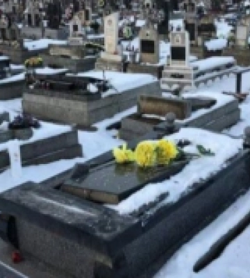 В Ужгороді підлітки зруйнували пам’ятники на цвинтарі