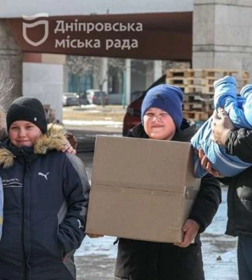 Дніпро надає гуманітарну допомогу соціально незахищеним родинам та переселенцям