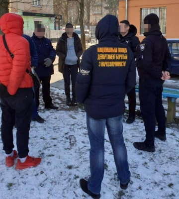 Поліція затримала рівнянина на збуті наркотиків
