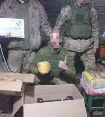 Молодь великого запорізького підприємства передала необхідні речі військовим ЗСУ, Нацгвардії та Тероборони