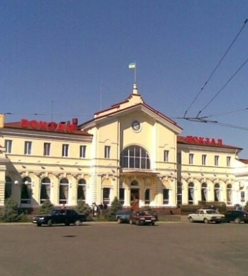 В Херсоне поврежден железнодорожный вокзал, в здании выбиты окна