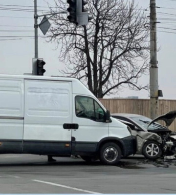У Дніпрі на Січеславській Набережній зіткнулися  Hyundai та  Iveco: постраждала дитина