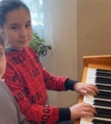 Двоє юних піаністок з Мукачева здобули перемогу на Міжнародному конкурсі