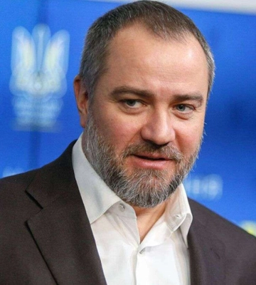 Прокуратура вимагає усунути свата кримінального авторитету Наріка Андрія Павелка з посади президента УАФ