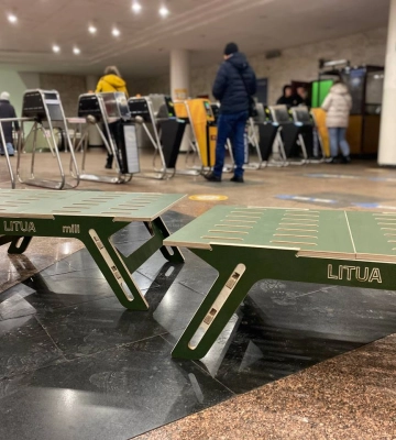 У столичній підземці облаштували додаткові модульні лави для використання під час повітряних тривог
