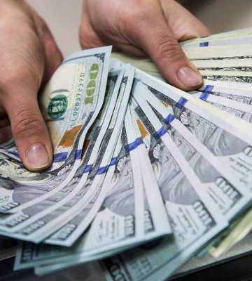 В Украине фальшивые доллары продают через чат-бот и закладки. Как жителям Днепра не стать жертвой мошенников