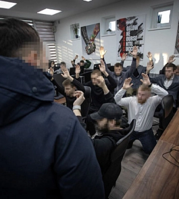 СБУ викрила шахраїв, які вкрали майже 100 мільйонів гривень з рахунків мешканців Маріуполя