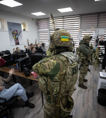 СБУ викрила шахраїв, які вкрали майже 100 млн грн з рахунків мешканців Маріуполя