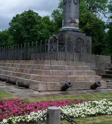 Чим пропонують замінити «Колону Слави» та «Пам’ятник на місці відпочинку Петра I» у Полтаві