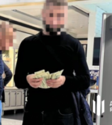 У Києві судитимуть шахрая, який намагався видурити зі столичного підприємства півмільйона доларів