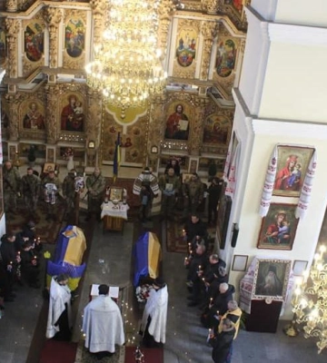 У соборі Полтави попрощалися з військовими, вбитими під Сєвєродонецьком