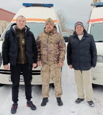 Два реанімобілі відправили на передову (відео)