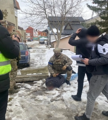 На Волині затримали львів’янина за торгівлю зброєю 