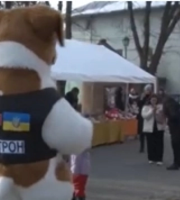 До Дня святого Валентина на знак любові до ЗСУ волонтери влаштували в Ужгороді благодійний ярмарок (ВІДЕО)