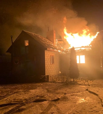 На Рівненщині горіли житлові будинки й мотоцикл