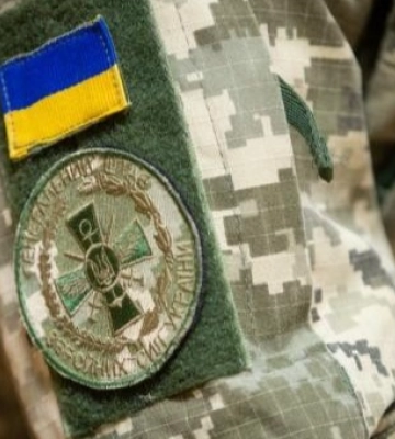 Намагалися вручити повістку: чоловіки у формі жорстко затримали перехожого, поваливши на землю