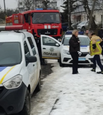 У Жидачеві поліцейські врятували двох підлітків, які провалилися під кригу