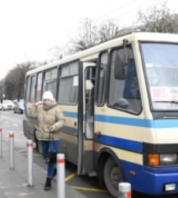 Працівники Укртрансбезпеки та поліції у Луцьку перевіряли приміські маршрути